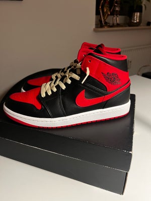 Sneakers, Nike Air Jordan, str. 43,  Rød, sort og hvid,  Læder,  Næsten som ny, Hej sælger disse jor