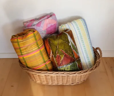 Andet tæppe, Flotte gamle vattæpper og soveposer.
Retro mønstre og farver, perfekte til det personli