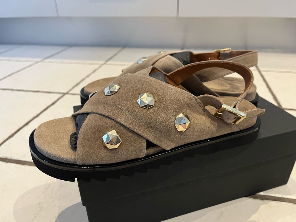 Sandaler, str. 41, Billi bi