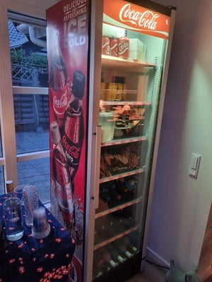 Fest køleskab udlejes 

Hej Udlejning af Køleskab med glaslåge Samt lys i. så man nemt kan se igemme