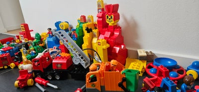 Lego Duplo, Brandbil med stige
Politibil med rigtigt blink 
Skraldebil 
Cementblander
Racerbil 
Zoo 