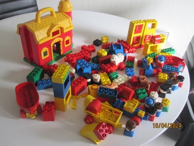 Lego Duplo, blandet ca 93stk., Denne flotte samling Duplo klodser ,
1.Flot slot. rød. uroriginal.
2.