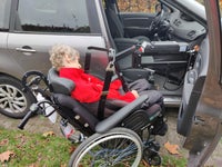 Lift af Kørestolsbruger ind i bil