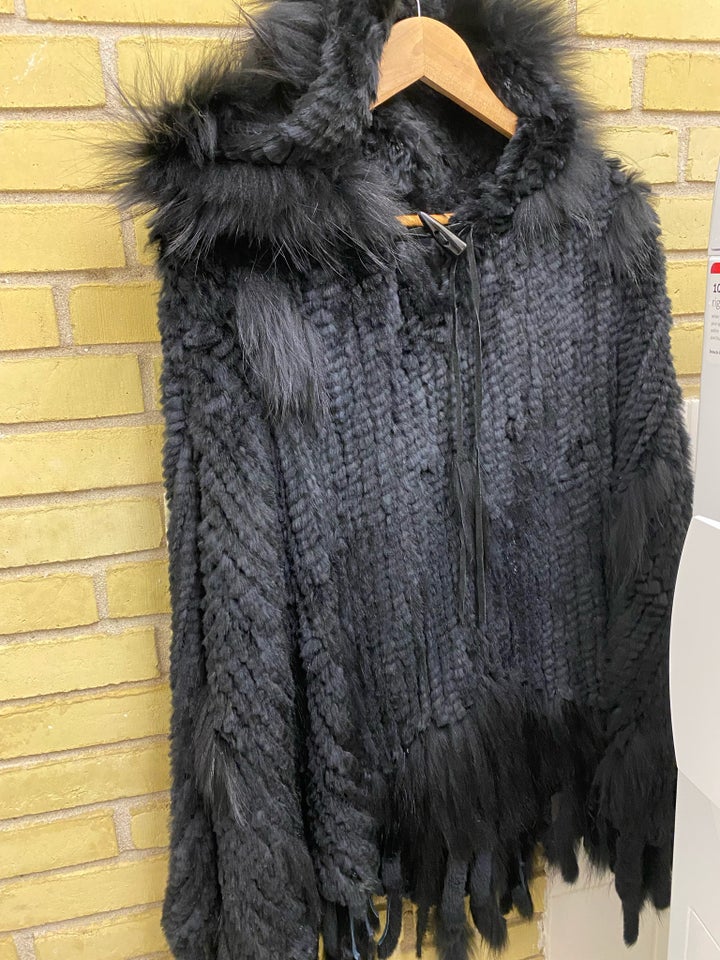 Poncho, str. 42, Copenhagen fur