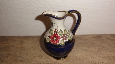 Vase, FLORA GAUDA HOLLAND. 639, Højde ca. 14,5 cm.
I fin stand uden afslag.
Sender gerne mod betalin