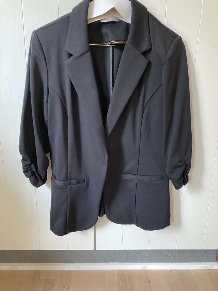 Blazer, str. 42, Fransa