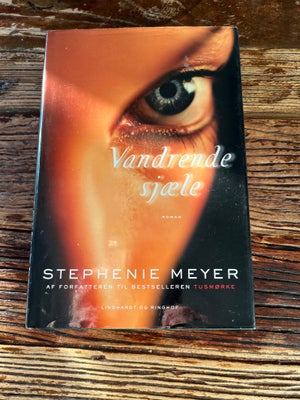 Vandrende sjæle, Stephenie Meyer, genre: fantasy, Bogen er som næsten ny (omslaget med få ridser)

K