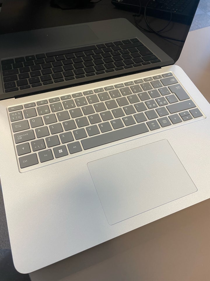 Microsoft Surface laptop, Intel core i7 GHz, 32 GB ram