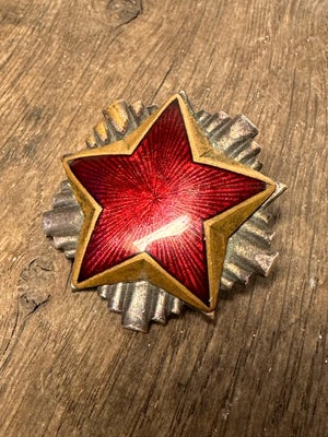 Militær, Rød stjerne, Kommunistisk rød stjerne med emalje original fejfri Ø-4cm fragt 45kr  