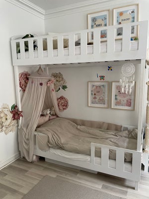 Køjeseng, Speciel bygget seng. Malet hvid. , b: 90 l: 205, Sælger denne unikke børneseng. Plads til 