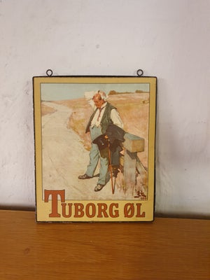 Skilte, Tuborg skilt fra 70'erne i god stand i træ og smedejernsbeslag.
H 23 cm, B 35 cm.

Afhentes 