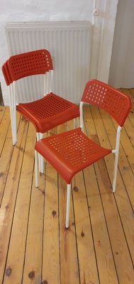 Spisebordsstol, 4 lette stabelbare stole sælges samlet.
Trænger til rengøring, ellers i ok stand.
Kø