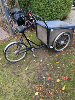 Ladcykel, Christiania, 7 gear, Hjul knækket ved navet, men kan godt køre.
Virker eller fint.