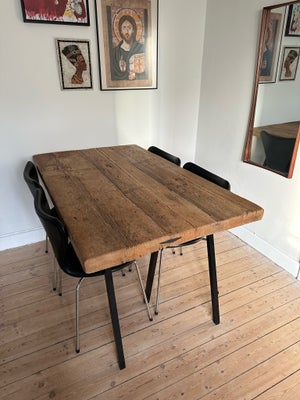 Spisebord, Bordpladen er af kinesisk drivtømmer og måler 88x153 cm
Højden med Hay bordben er 78 cm

