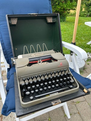 Skrivemaskine, Skrivemaskine, Optima Elite skrivemaskine, Ordrup Kontorteknik.
Afhentes i Vejby. 