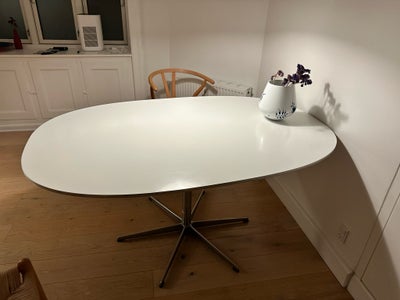 Spisebord, Piet Hein Superellipse bord (Fritz Hansen), Super-Ellipse bord med original stjernefod af