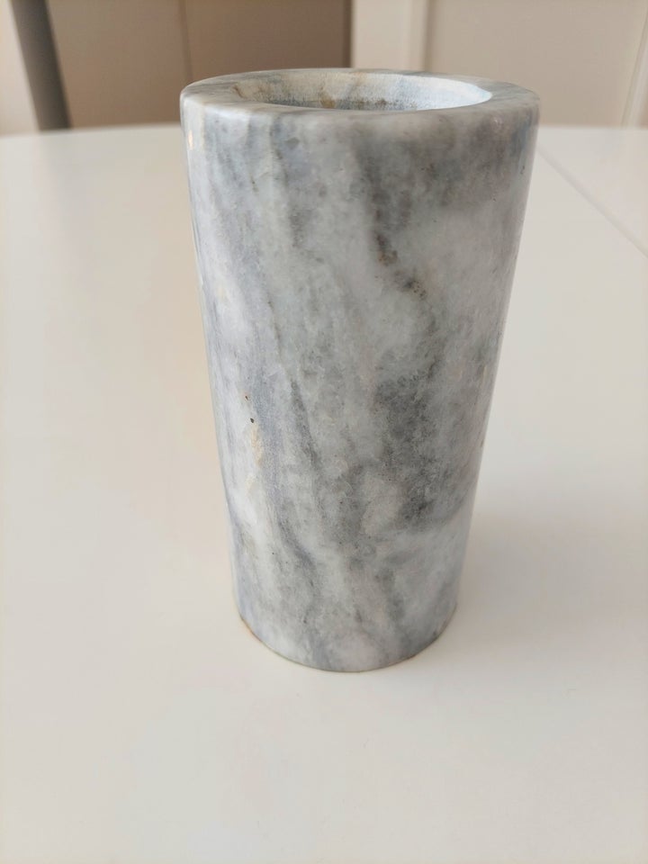 Andet, Vase