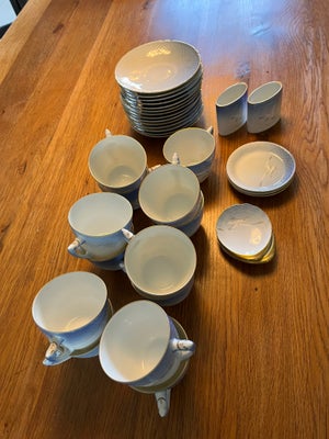 Porcelæn, Kaffekopper mm., Mågestel, Fine kaffekopper med underkopper i mågestel med guldkant. Derud