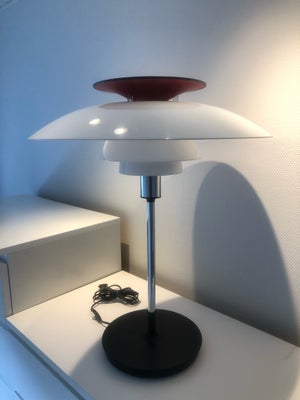 Lampe, PH80, PH80 bordlampe sælges.
Står i rigtigt fin stand, uden revner eller brændehuller. 
Sende