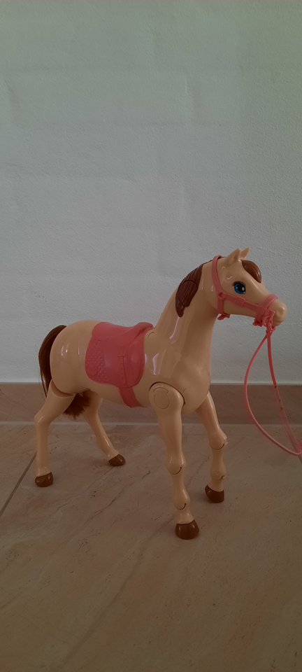 Barbie, Barbie dukke og hest