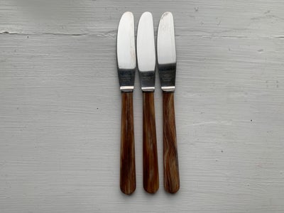 Bestik, 3 gamle knive, Lundtofte Rustfri, DKF, 3 gamle knive med hornskaft og rustfrit knivblad
Fra 