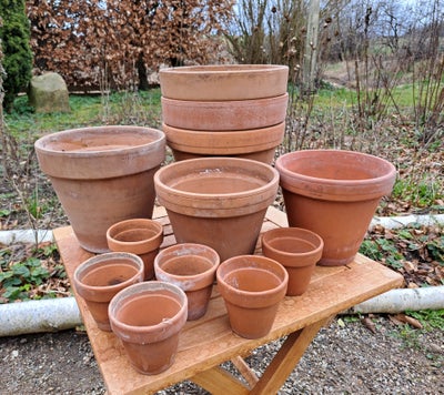 Terracotta potter, 12 styk terracotta potter/ lerpotter fra 9 til 24 cm  høje, diameter fra ca 9 til