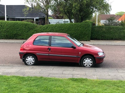 Peugeot 106, 1,1 XR, Benzin, 1999, km 57000, mørkrødmetal, nysynet, airbag, 3-dørs, service ok, Peug
