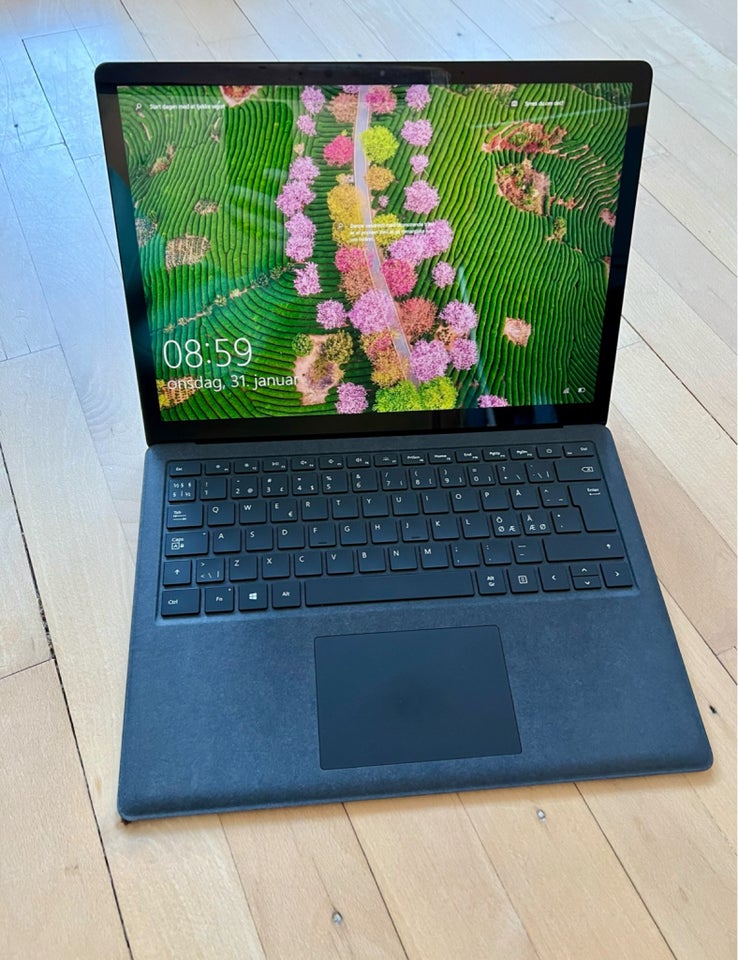 Microsoft Surface Laptop 2 , I7 8TH GHz, 8 GB ram