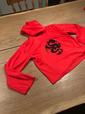 Udklædningstøj, Ninja-dragt, Ukendt, Brugt rød ninja-dragt med sort drage på maven.

Med både trøje,