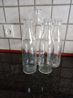 Flasker, Mælkeflasker, 4 gamle mælkeflasker 3x1/2 liters og 1 1/1 liters flaske