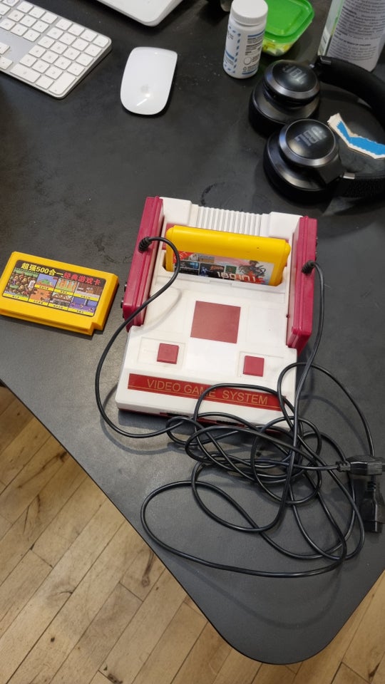 Famiclone 8bit console with 650+ games, spillekonsol, God