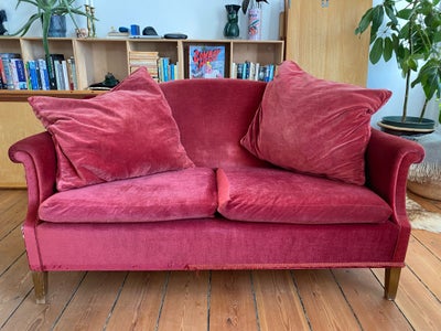 Sofa, velour, 2 pers., Vintage rød veloursofa sælges.

Mål: 130 cm. bred, 73 cm. høj ved ryggen, sid