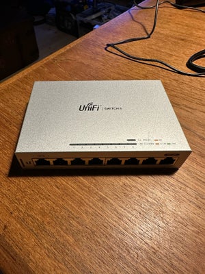 Switch, UniFi , God, 8 ports switch med POE. 24w. Inkl. Cloud Key