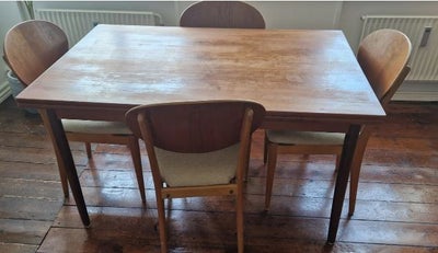 Spisebord m/stole, Teak træ, b: 84 l: 130, Sælger mit spisebord inkluderende 4 stk. stole.
Bordet ka