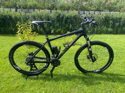 Herrecykel,  Giant, Highlights: 

- Rockshox Reba - nyeligt renoveret med ny lockout og pakninger. 
