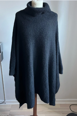 Poncho, str. One size, One size, Inwear, Materiale: 34% Mohair, 27% Polyamid, 5% Spandex, 34% Uld. 
