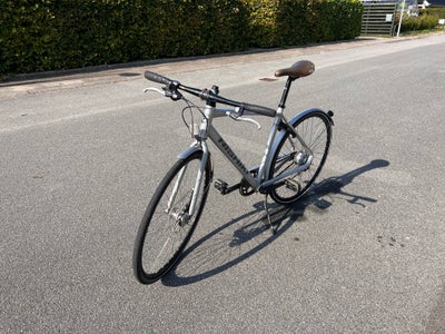 Herrecykel,  Nishiki, 56 cm stel, 7 gear, Alletiders bycykel i flot grå farve. Kræver lidt kærlig pl