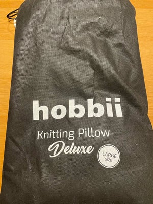 Strikke pude deluxe (large) , hobbii, Hobbii knitting pillow deluxe, large size 

Fremstår som ny, k