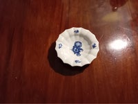 Stjerneformet Fad. Blå Blomst, Kongeligt porcelæn, 96 år