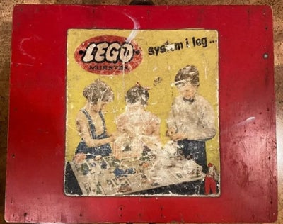 Legetøj, RETRO STOR LEGO ÆSKE, 
RØD VINTAGE TRÆ ÆSKE
MED GAMLE LEGO KLODSER
2 STK BRUGSANVISNINGER
H