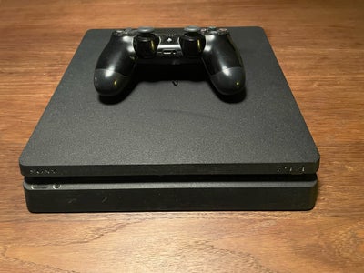 Playstation 4, Slim, God, Ps4 med 1 controller.
Tilbehør:
HDMI kabel
Strømkabel til controller og ko