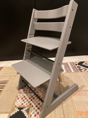 Højstol, Stokke trip trap, Flot og velholdt stokke stol i original grå farve kun et par år gammel - 