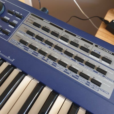 Roland JX-305 groove synth | www.jarussi.com.br