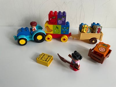 Lego Duplo, Min første traktor. Den ene lille pige kører på traktor med anhænger med æbler, pærer, b