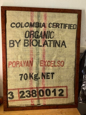 Kaffe, Original kaffe sæk i glas billederamme 

Ca80x50 cm

Bud modtages 