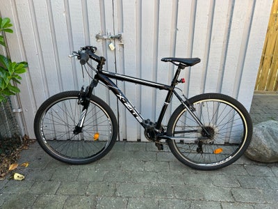 X-zite, anden mountainbike, 26 tommer, 21 gear, X-zite 26” mountainbike med 21 gear.
Sælges da størr