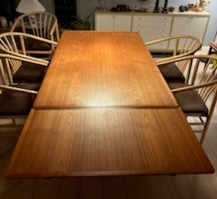 Spisebord, Teaktræ, Johannes Andersen, b: 90 l: 160, Klassisk flot spisebord i teaktræ aj Johannes A