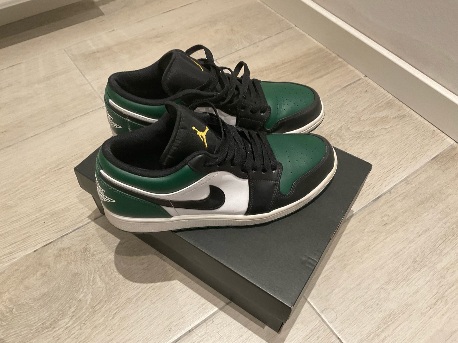 Sneakers, Air Jordan 1 low “ green toe” , str. 43