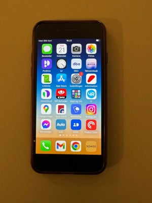 iPhone 8, 32 GB, sort, God, Iphone 8 i god stand

85% batterikapacitet

Originalt Apple læder cover 