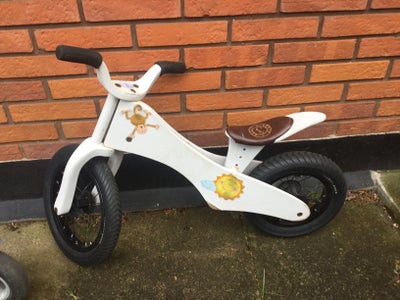 Unisex børnecykel, løbecykel, andet mærke, Løbecykel med nye dæk og slanger. Kr. 150

Løbehjul kan a